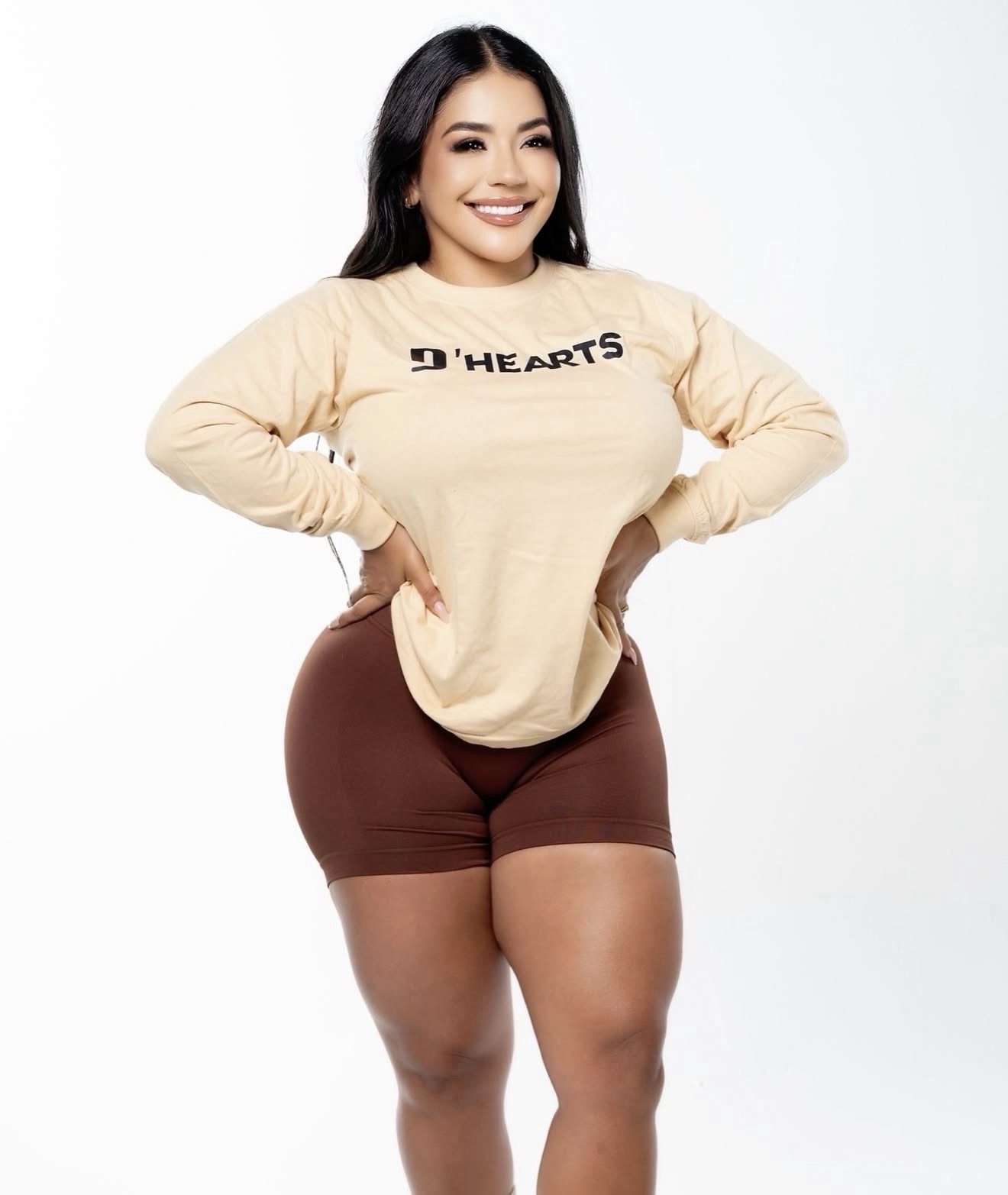 DeAngelis Puerta wearing D'HEARTS brown shorts